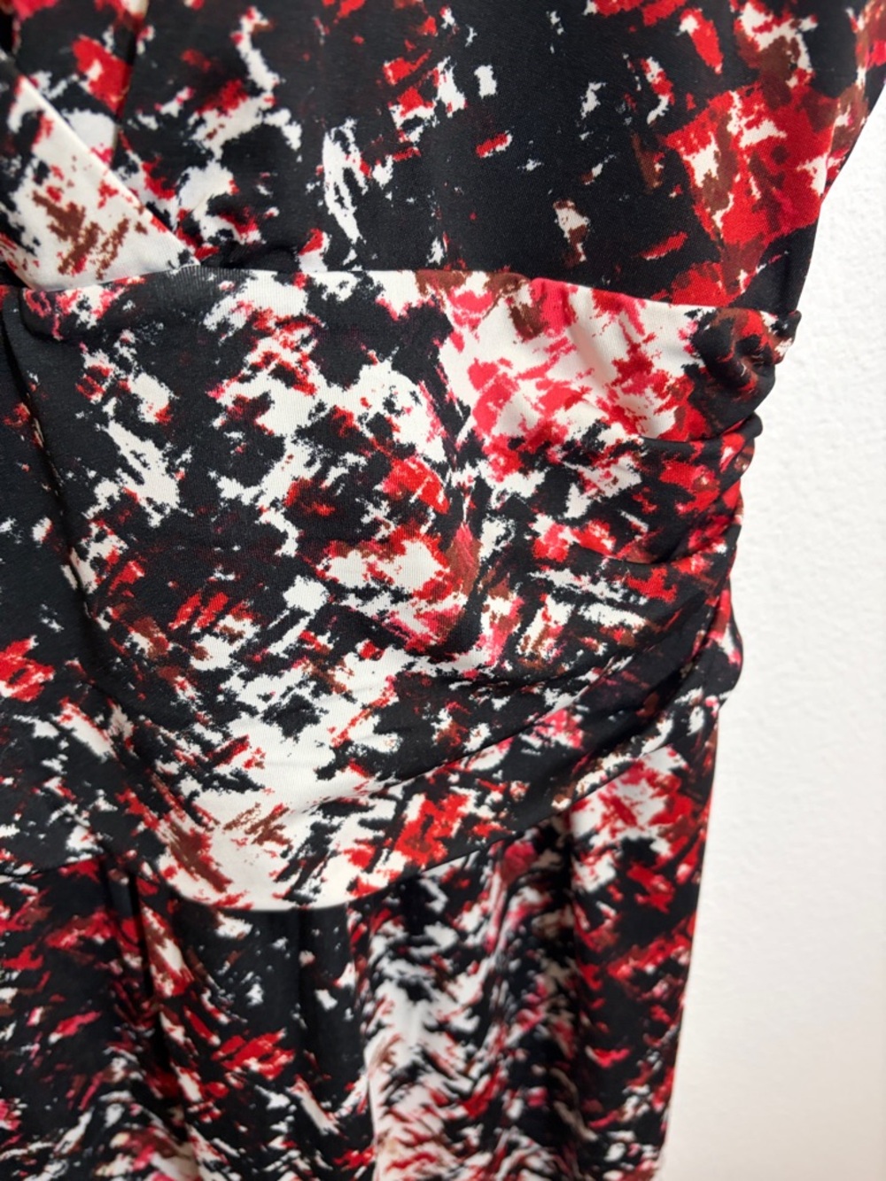 IGIGI Red Black White Abstract Print Wrap Dress - Picture 5 of 11